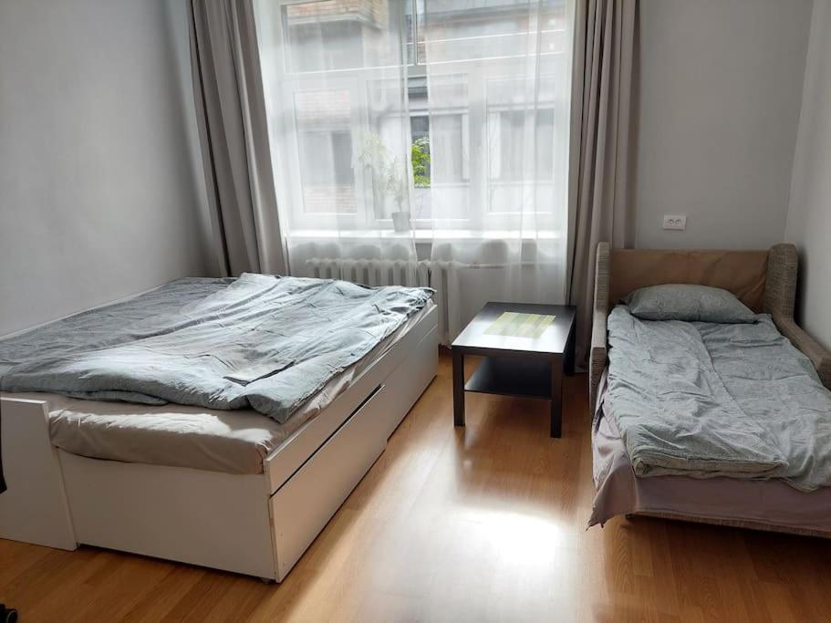 Bright Spacious With Street Parking Апартаменти Рига