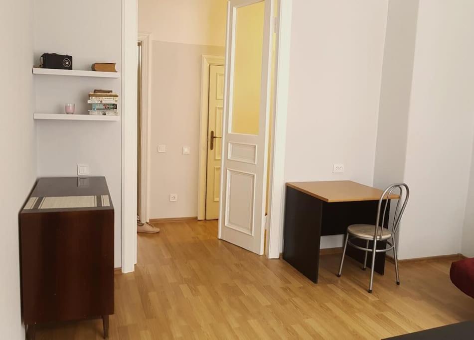 Bright Spacious With Street Parking Рига