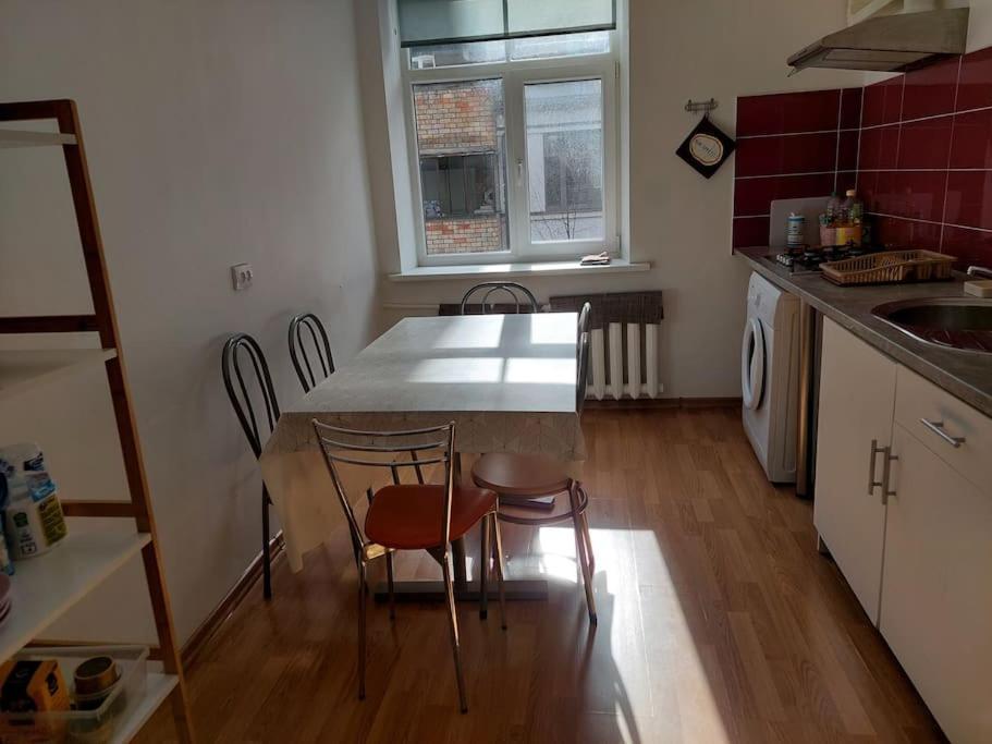 Bright Spacious With Street Parking Leilighet Riga