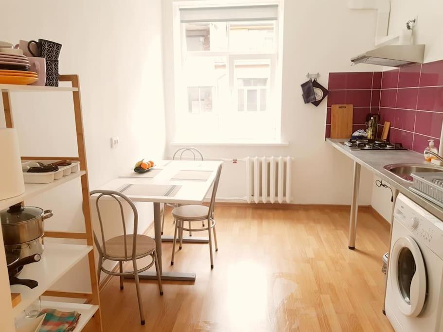 Bright Spacious With Street Parking Leilighet *